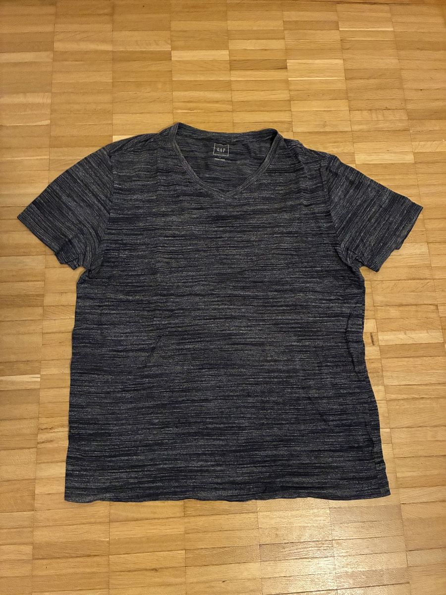 Gap T-Shirts: Gap T-Shirt Grösse L – Gebraucht aus Aarau von Musicandotherthings