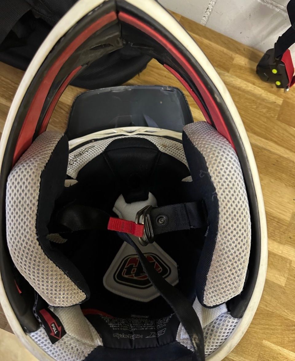 Troy Lee Caschi: Troy Lee Design D3 Downhill-Helm – Usato da Brüttisellen venduto da St.Zach 2
