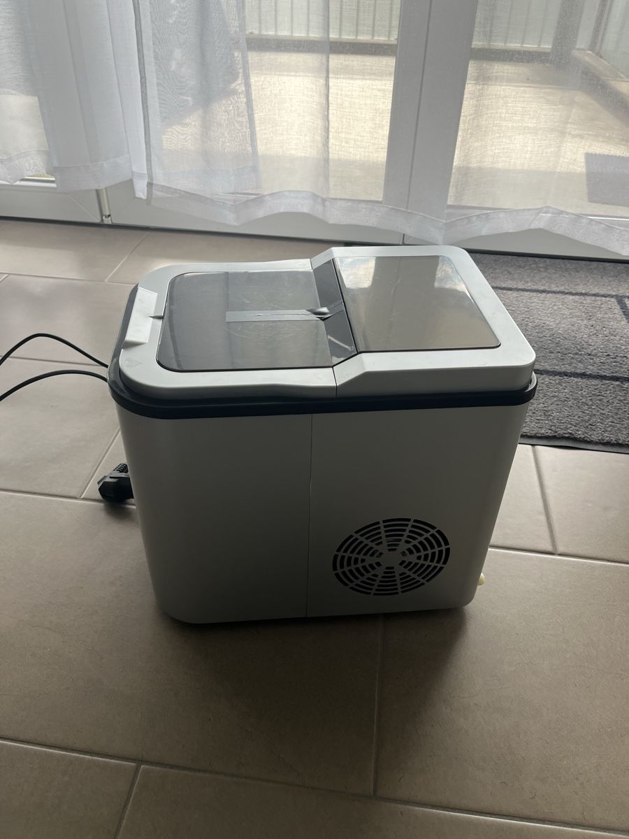 Appareils de cuisine: Eiswürfelbereiter – D'occasion à Lachen SZ par ant_56th 1
