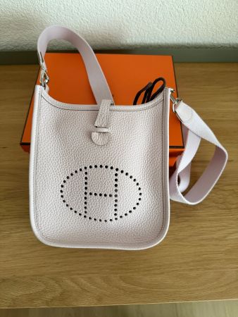 HERMÈS Evelyne 16 mauve pale