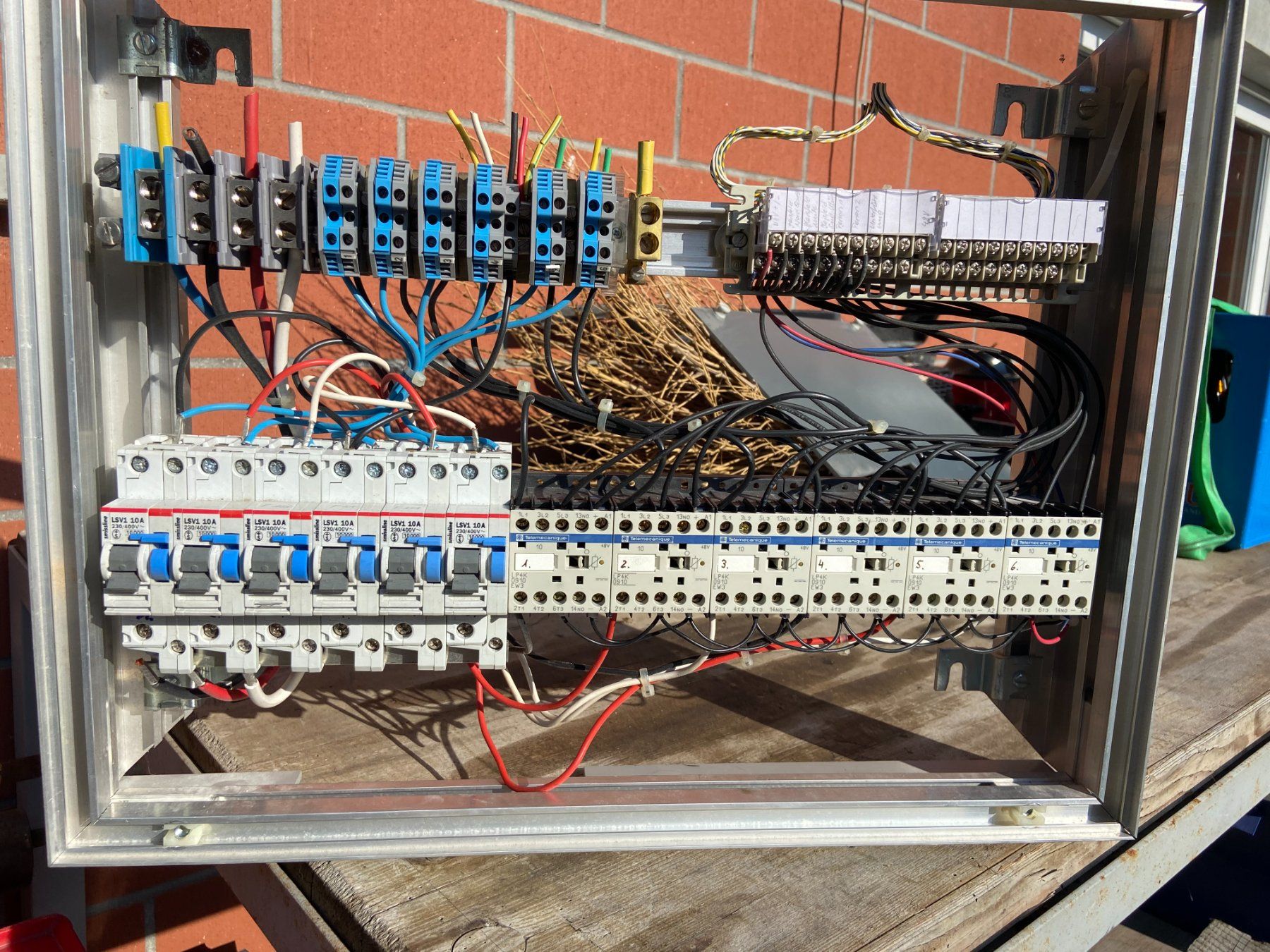 Alimentazione elettrica: Elektroverteiler mit Inhalt – Usato da Uetendorf venduto da trabit 3