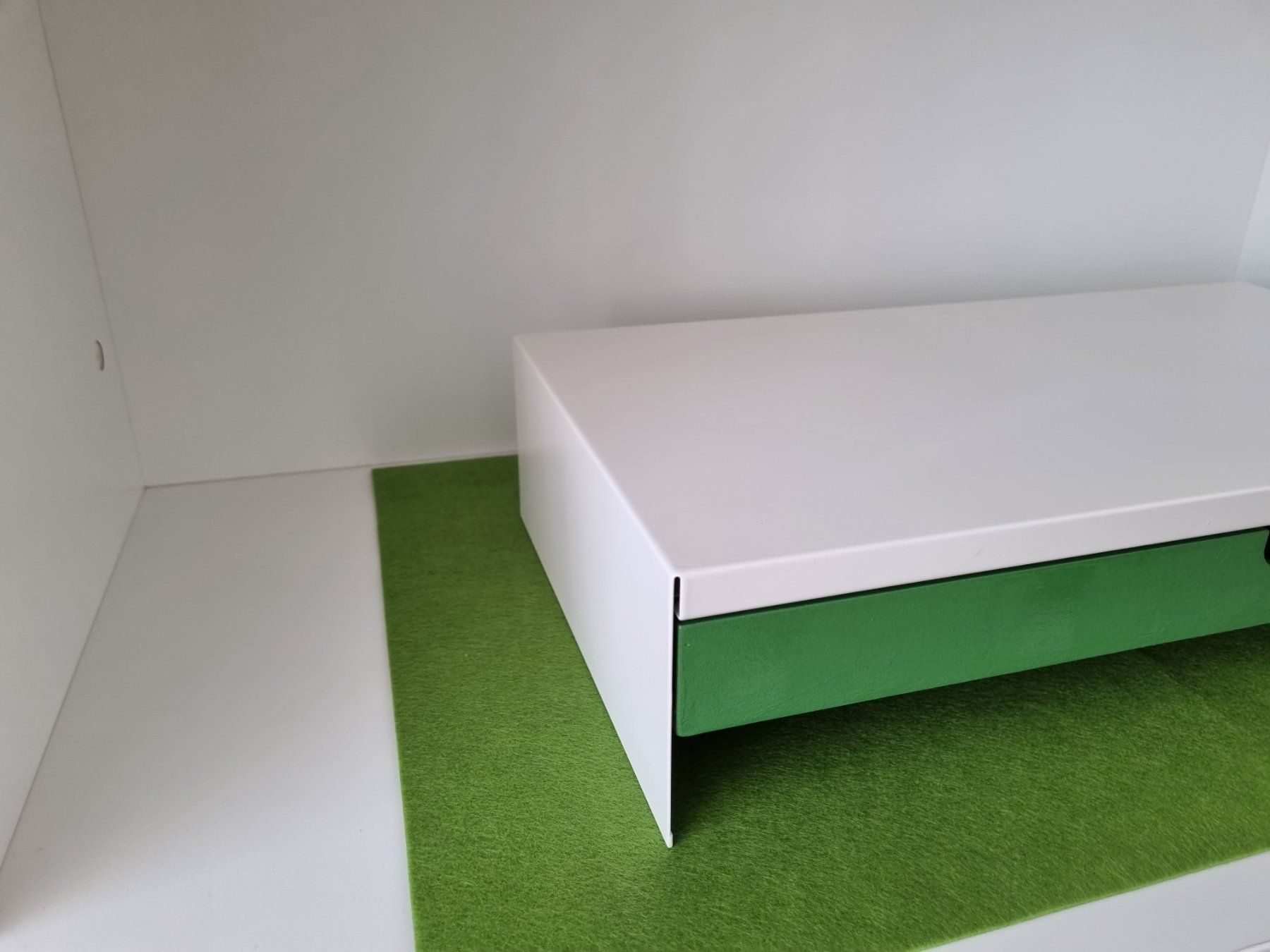 Bildschirmhalterung: Monitorerhöhung mit Schublade weiss/grün – Neu (gemäss Beschreibung) aus Zofingen von Felpa 1