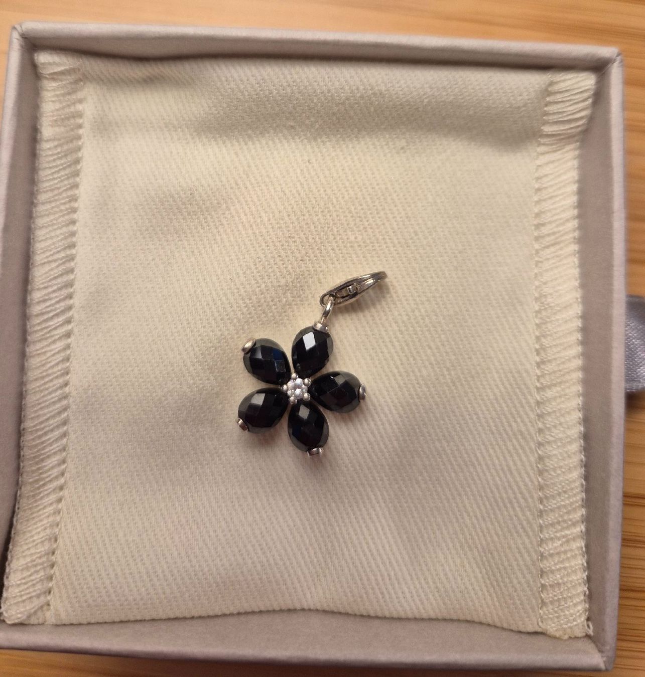 Thomas Sabo Ciondoli: Original Thomas Sabo Charms - Blume – Usato da Zürich venduto da lar_b5f9