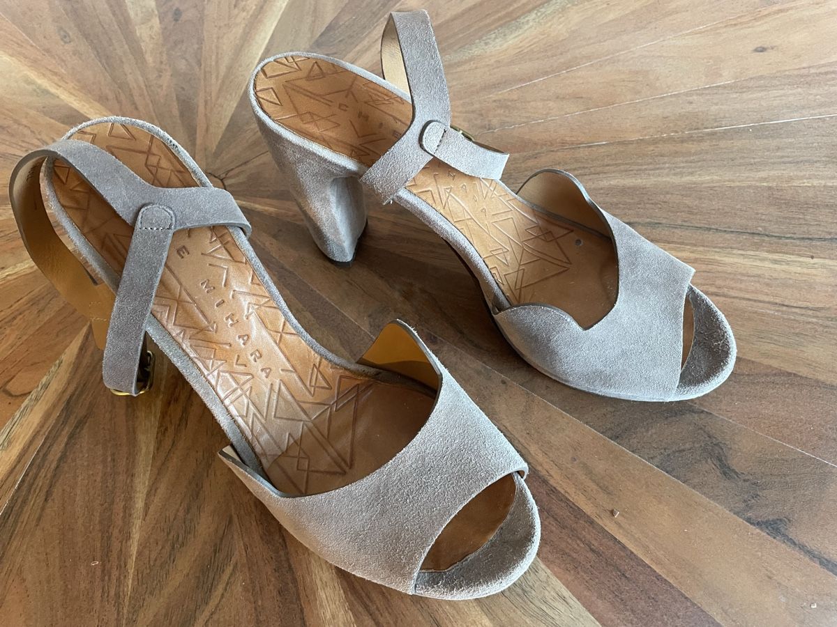 Scarpe da donna: Sandales Chie Mihara en daim beiges, taille 39 – Usato da Biel/Bienne venduto da Muriel0604 5
