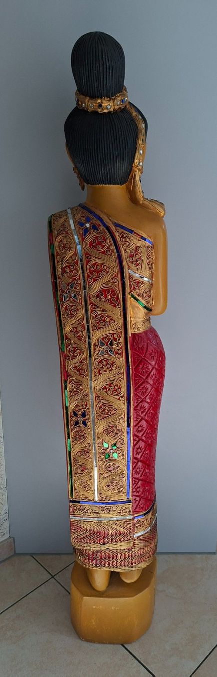 Statuette: Geschnitzte Holzfigur Thai-Dame, Handarbeit, Deko ca 128cm – Usato da Opfikon venduto da Diversamente 5