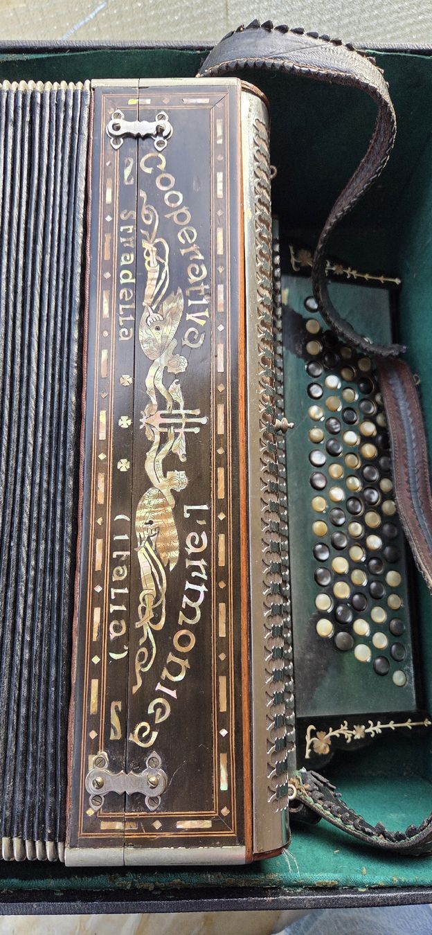 Instruments de musique: Accordéon Stradella notes de bronze – D'occasion à Penthalaz par EvandroLuz 9