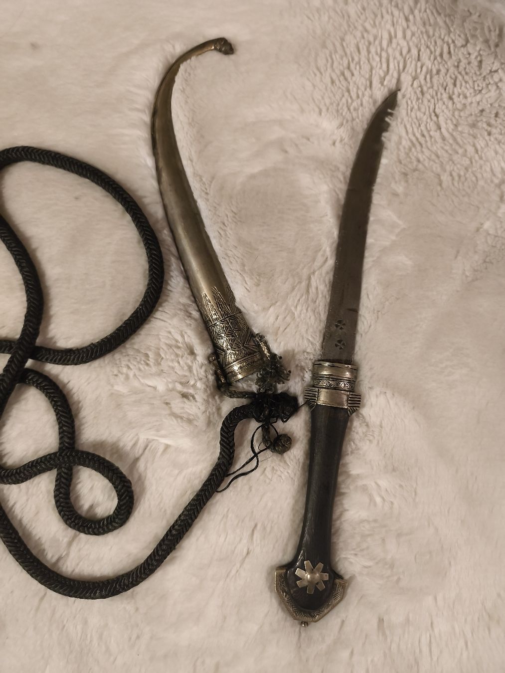 Besteck: Antiker Dolch mit Scheide, vermutlich aus dem Balkan. – Gebraucht aus Ulisbach von Antikaffin