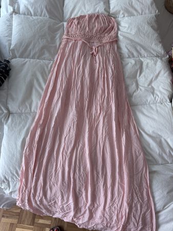 Robe longue rose bandeau à paillettes et dentelle. État neuf
