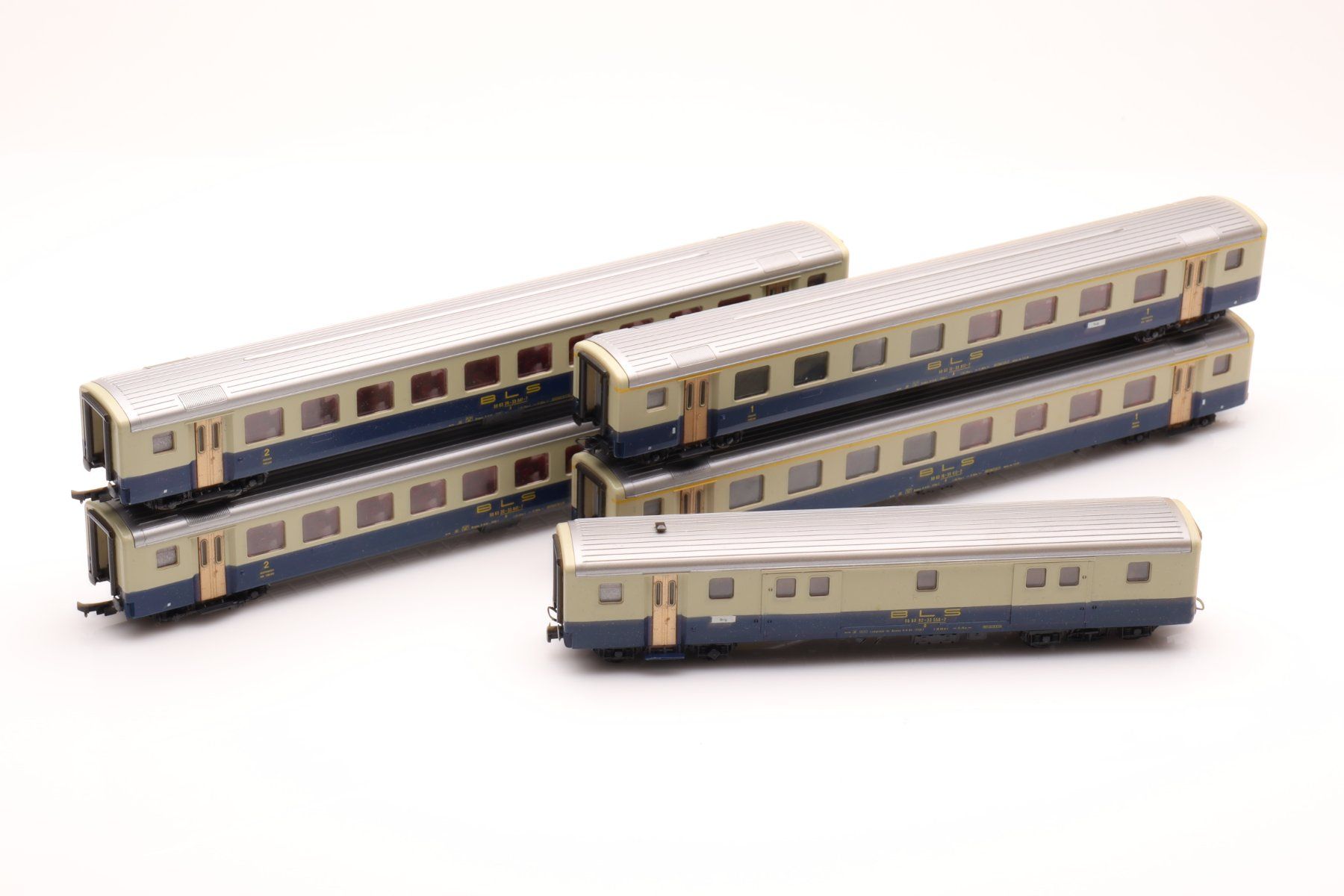 Roco Modelleisenbahnen: Roco BLS Zug-Set mit 5 Wagen DC, H0 – Gebraucht aus Ried (Muotathal) von Modellbahn.swiss