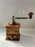 Vintage Französische Kaffeemühle mit Schublade