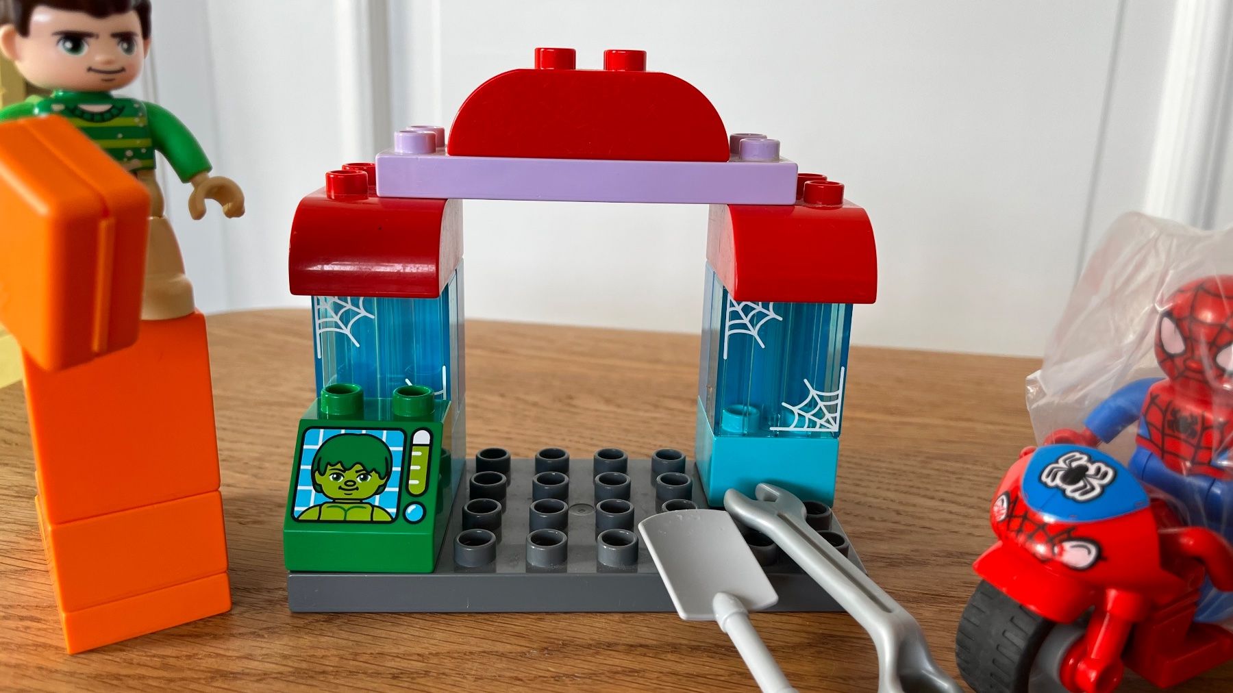 Lego Statuette: Spider-Man & Hulk Adventures Lego Duplo – Usato da Ennetbaden venduto da teo_yg9s 4