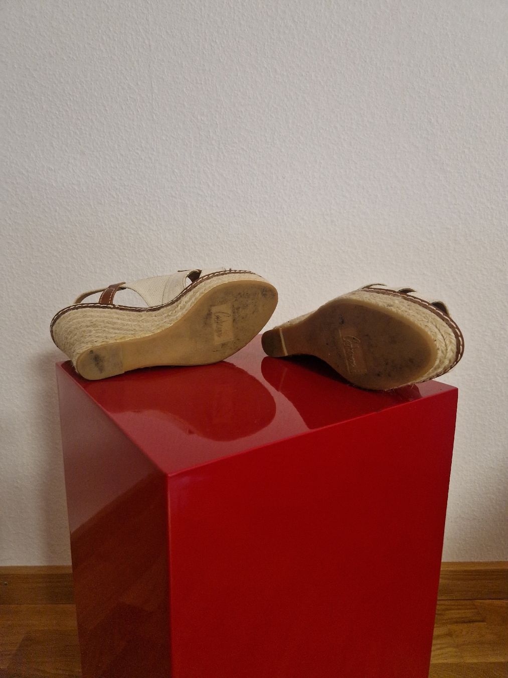 Scarpe da donna: Damenschuhe mit Keilabsatz – Usato da Bern venduto da Dekthai 3