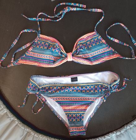 Farbenfrohes Bikini von PROTEST in Gr. 36