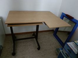 Verstellbarer, grosser Computer- /Bastel- /Arbeitstisch