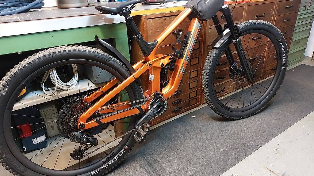 Velos: TREK SLASH 9.8 XT Gen 5 – Gebraucht aus Pieterlen von desi_loly01 2