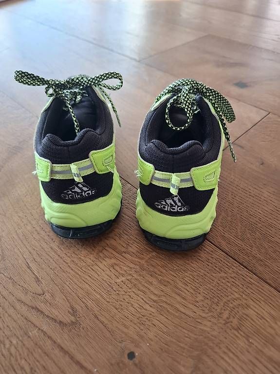 Scarpe per ragazzi: Adidas Schuhe Gr. 34 – Usato da Langendorf venduto da grimmengasse 2