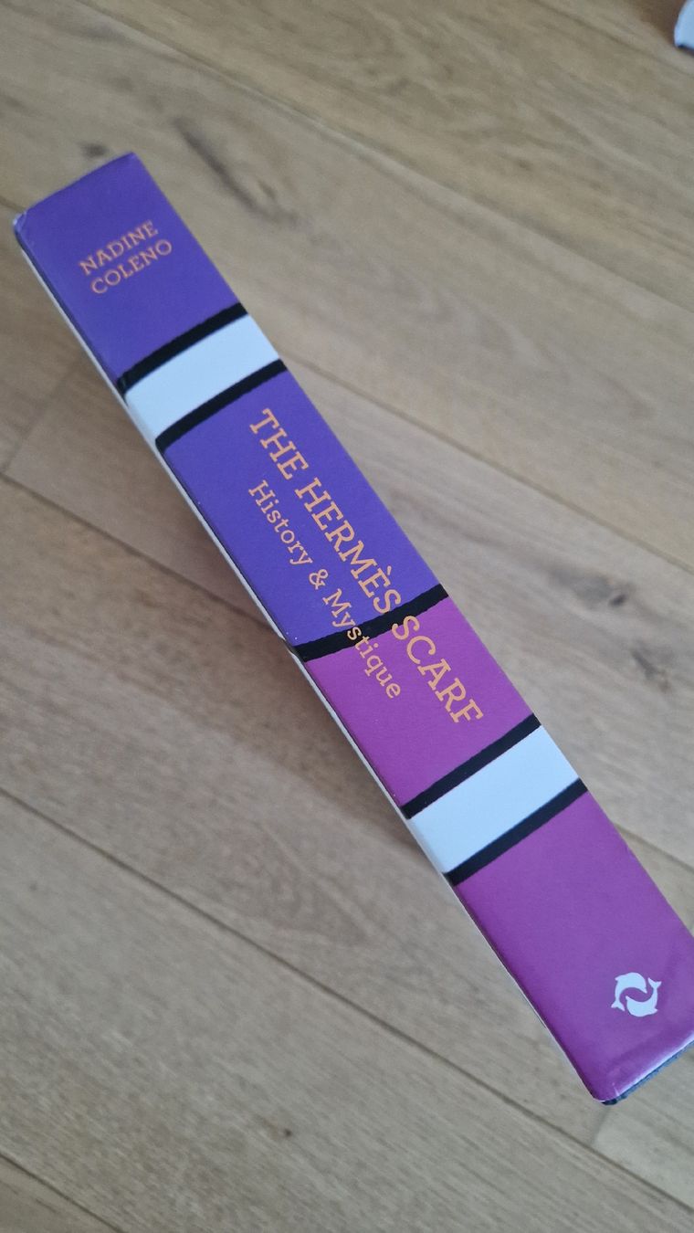 Bücher: Livre foulards Hermès – Neu (gemäss Beschreibung) aus Collombey von Preloveditems 1