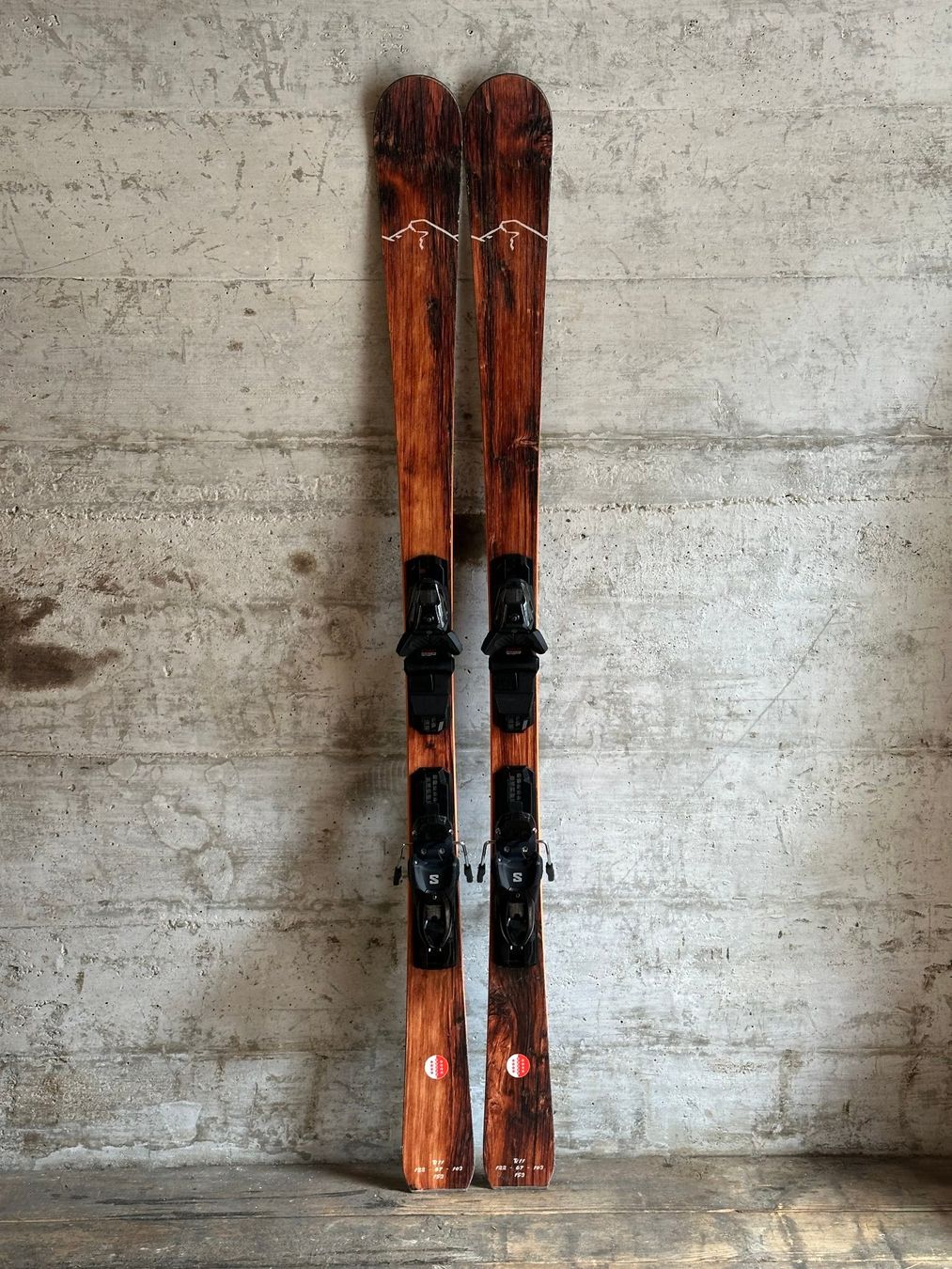 Sci: Wallis Handgemachte Ski 153CM – Usato da Emmenbrücke venduto da karkarkar