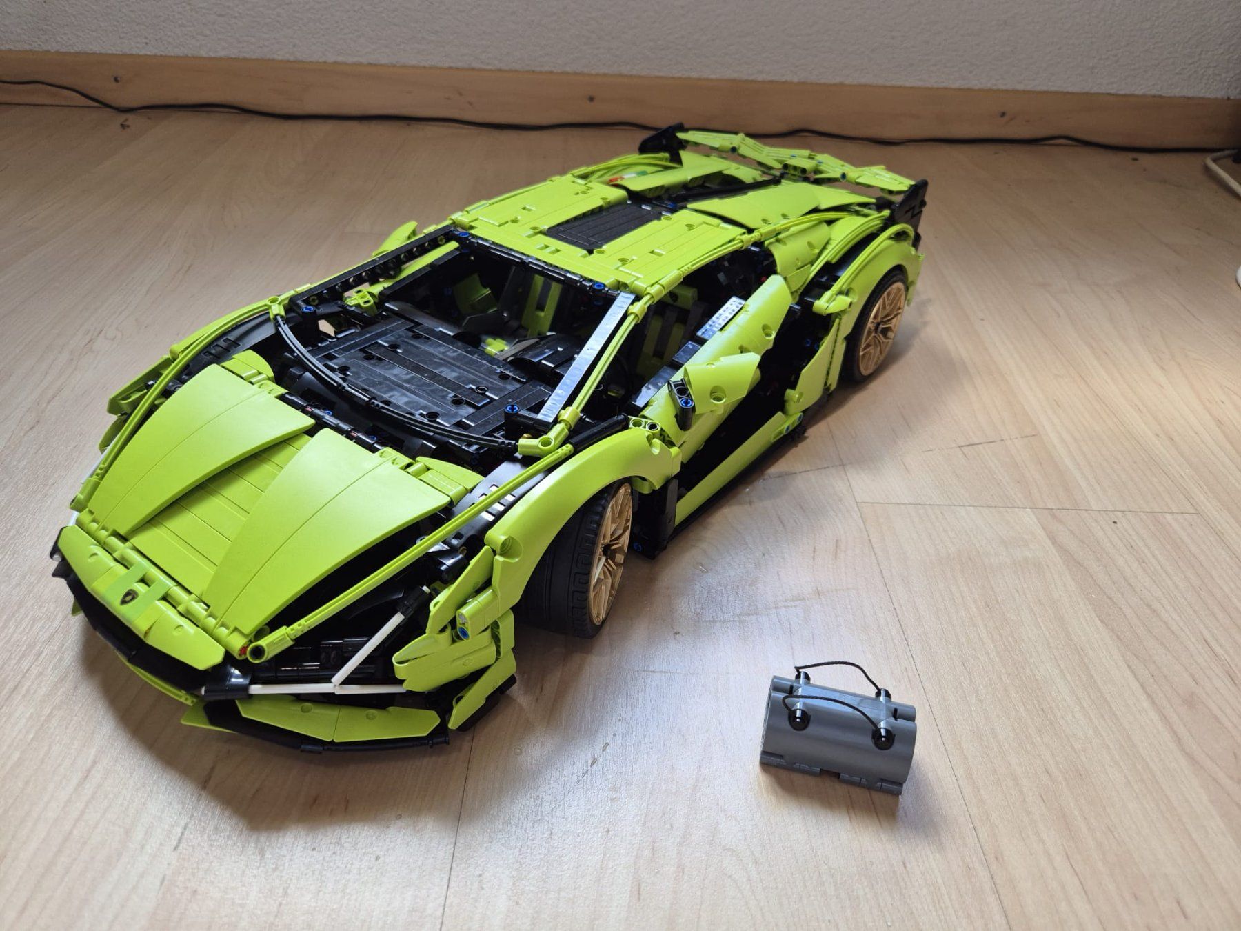 Lego Kit di costruzioni: Top Zustand! Lego Technic Lamborghini Sian – Usato da Pfungen venduto da Mizutayio