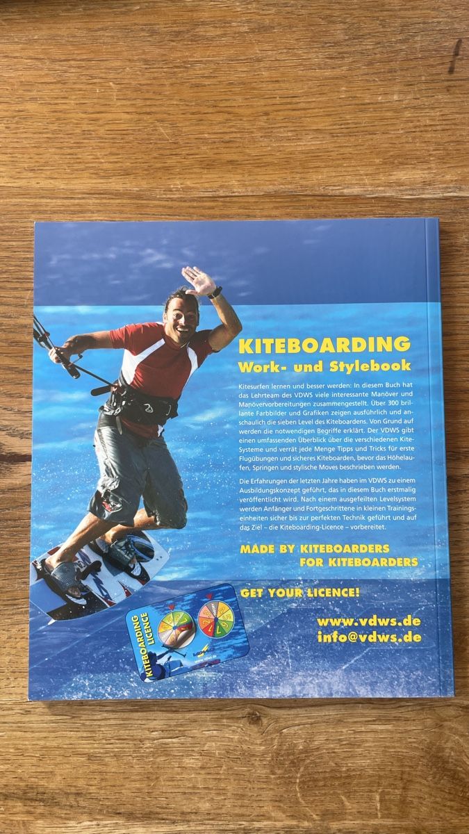 Libri: Kiteboarding Work- und Stylebook  – Nuovo (secondo la descrizione) da Silvaplana venduto da Cassano7 2