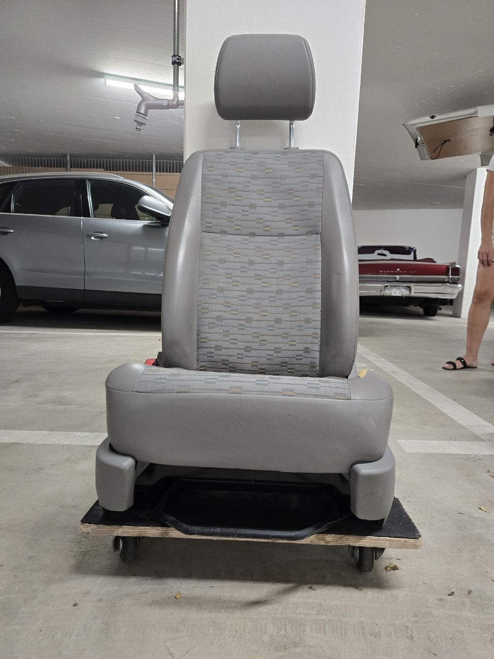 VW Tutti i ricambio: VW T5 Fahrersitz oder Beifahrersitz – Usato da Basel venduto da Moebeloutlet1 2