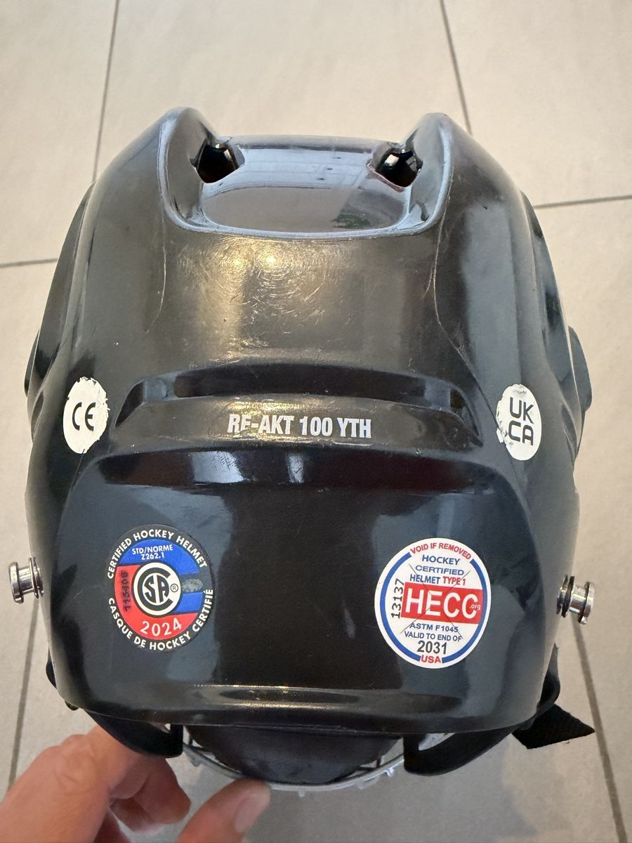 Helme: Bauer RE-AKT 100 YTH Helm mit Gitter schwarz  – Gebraucht aus Niederglatt ZH von Maple12345 2