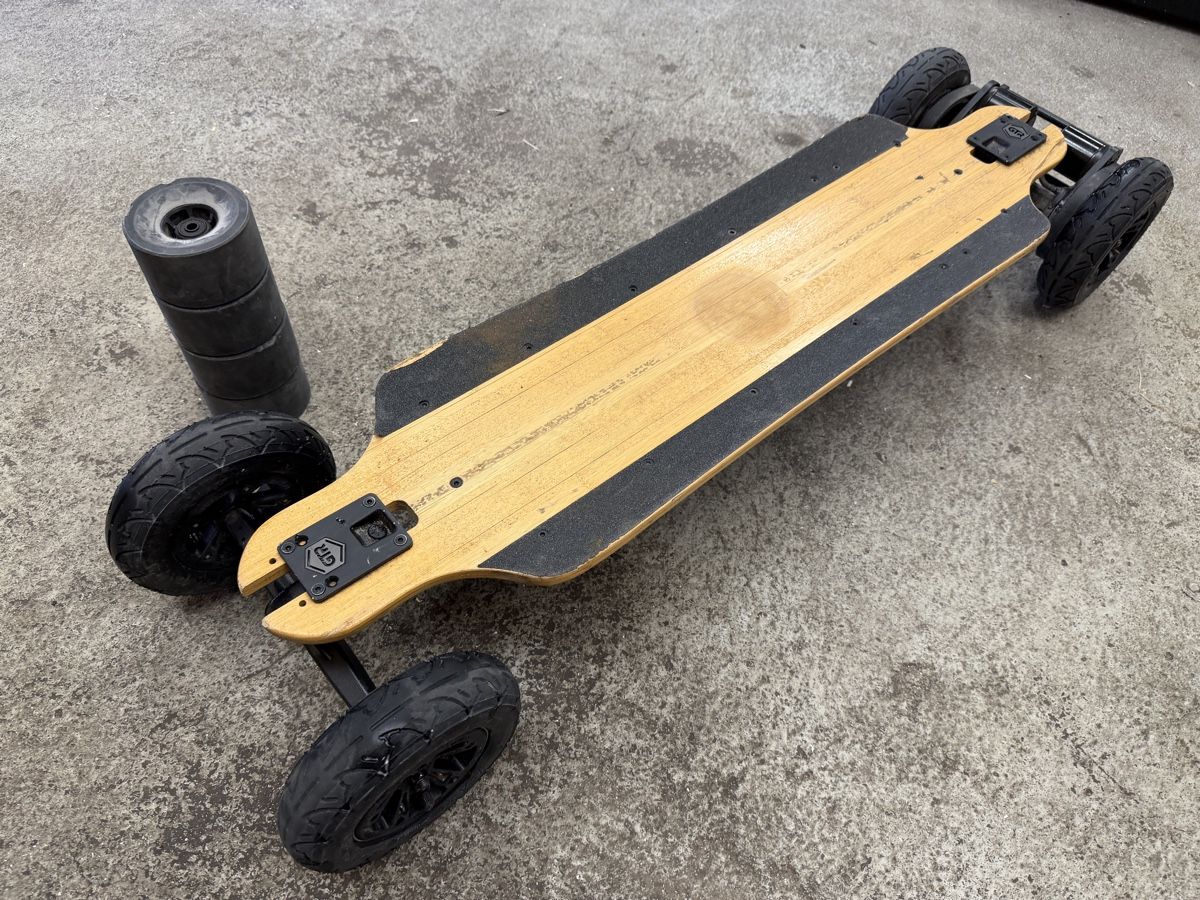 Skateboards: Evolve GTR Bamboo Allterrain und Strassenräder – Usato da Brüttisellen venduto da Mike.7 1