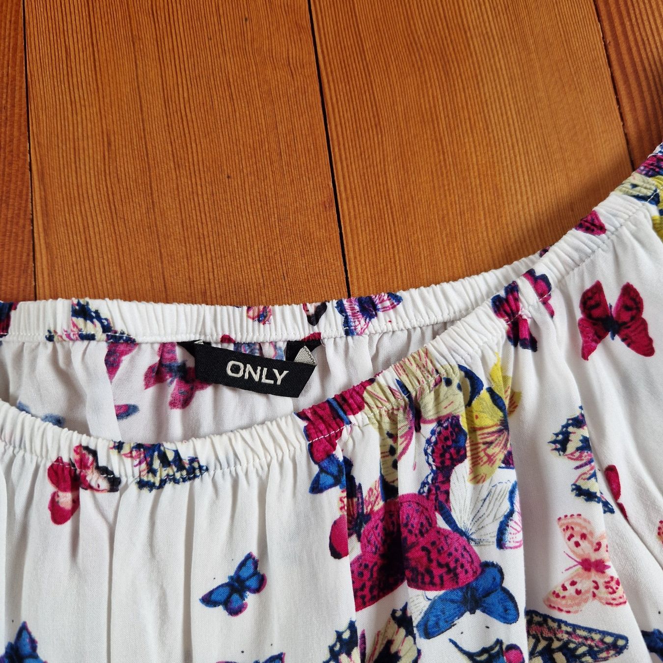 Only Camicette: Damen Bluse ONLY weiss Schmetterlingprint Gr. M – Usato da Muttenz venduto da bebbi523 1