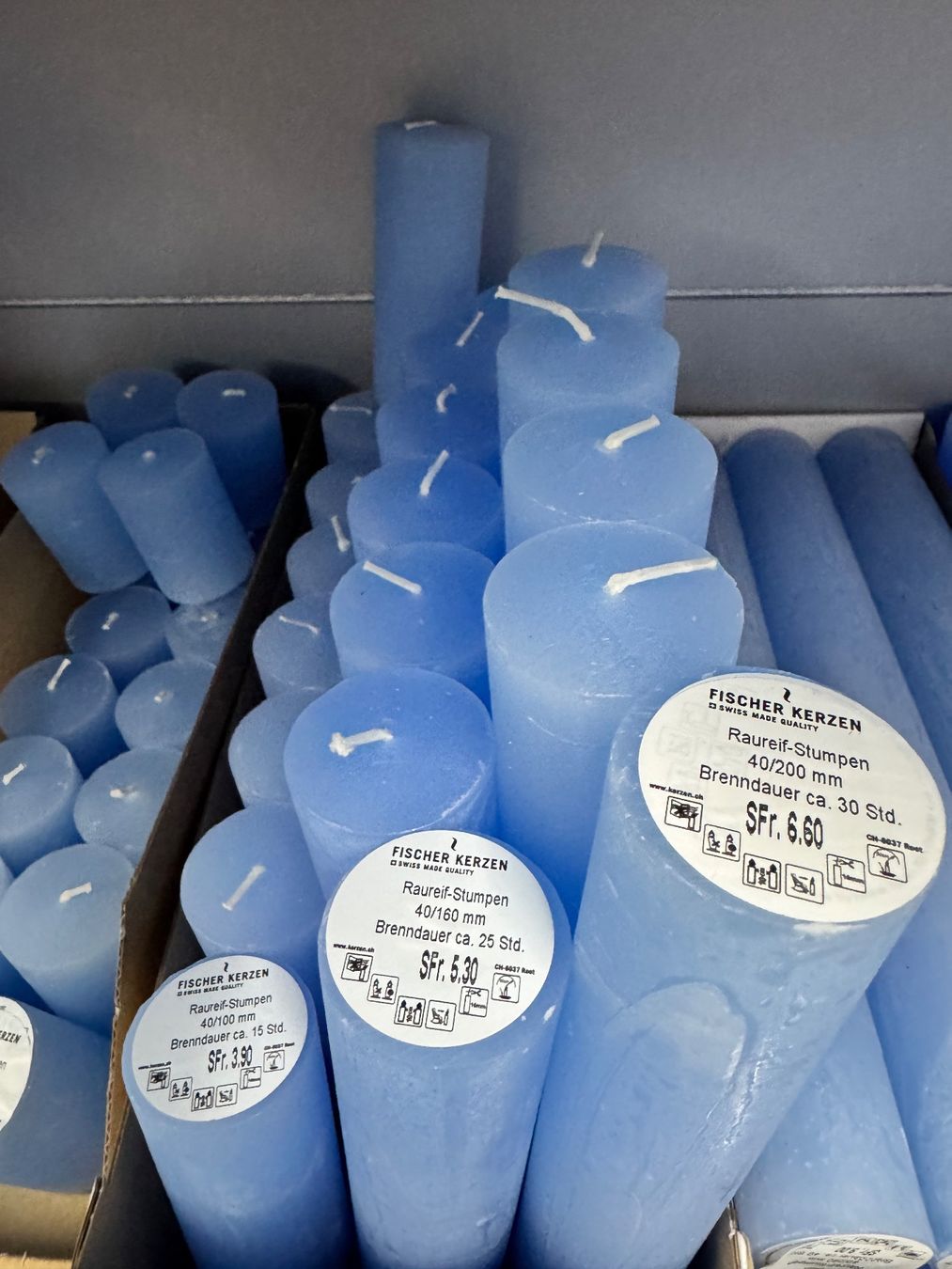 Candele: 047 Posten Raureif Kerzen hellblau aus Liquidation – Nuovo (secondo la descrizione) da Derendingen venduto da Meisterstuecke 2