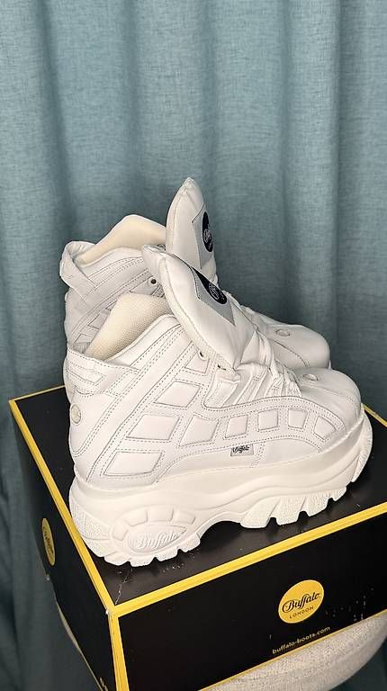 Buffalo Scarpe da uomo: Sneaker Buffalo Blanco Nappa Leather Gr. 40 – Usato da Männedorf venduto da Jessiey 3