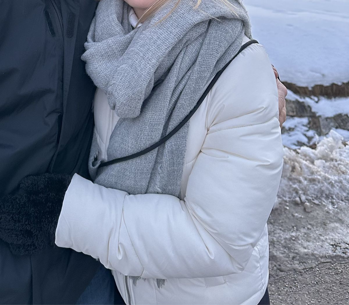 Foulard & Sciarpe: Wärmender Schal in Grau – Usato da Zürich venduto da yae56
