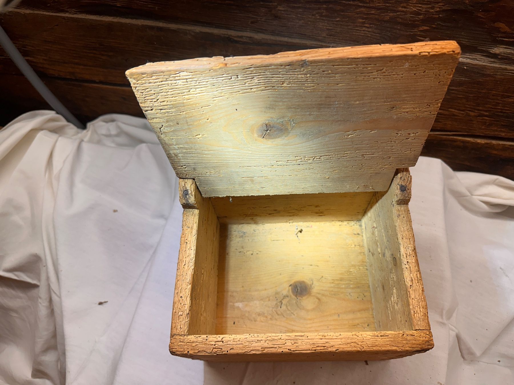 Transportkisten: Antike Holzbox mit Deckel – Gebraucht aus Einsiedeln von Vtec1987 2