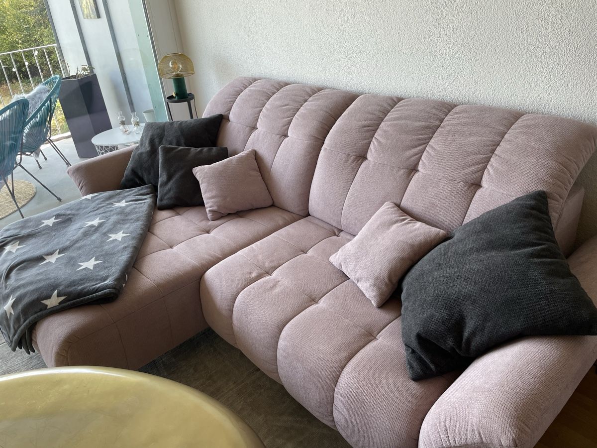 Divani: Wunderschönes Sofa in Paris Flieder  – Usato da Burgdorf venduto da jan_z8ty