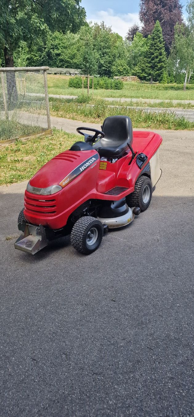 Honda Tagliaerba: Honda Rasentraktor 2417 mit 17PS Motor – Usato da Tagelswangen venduto da Axel_36