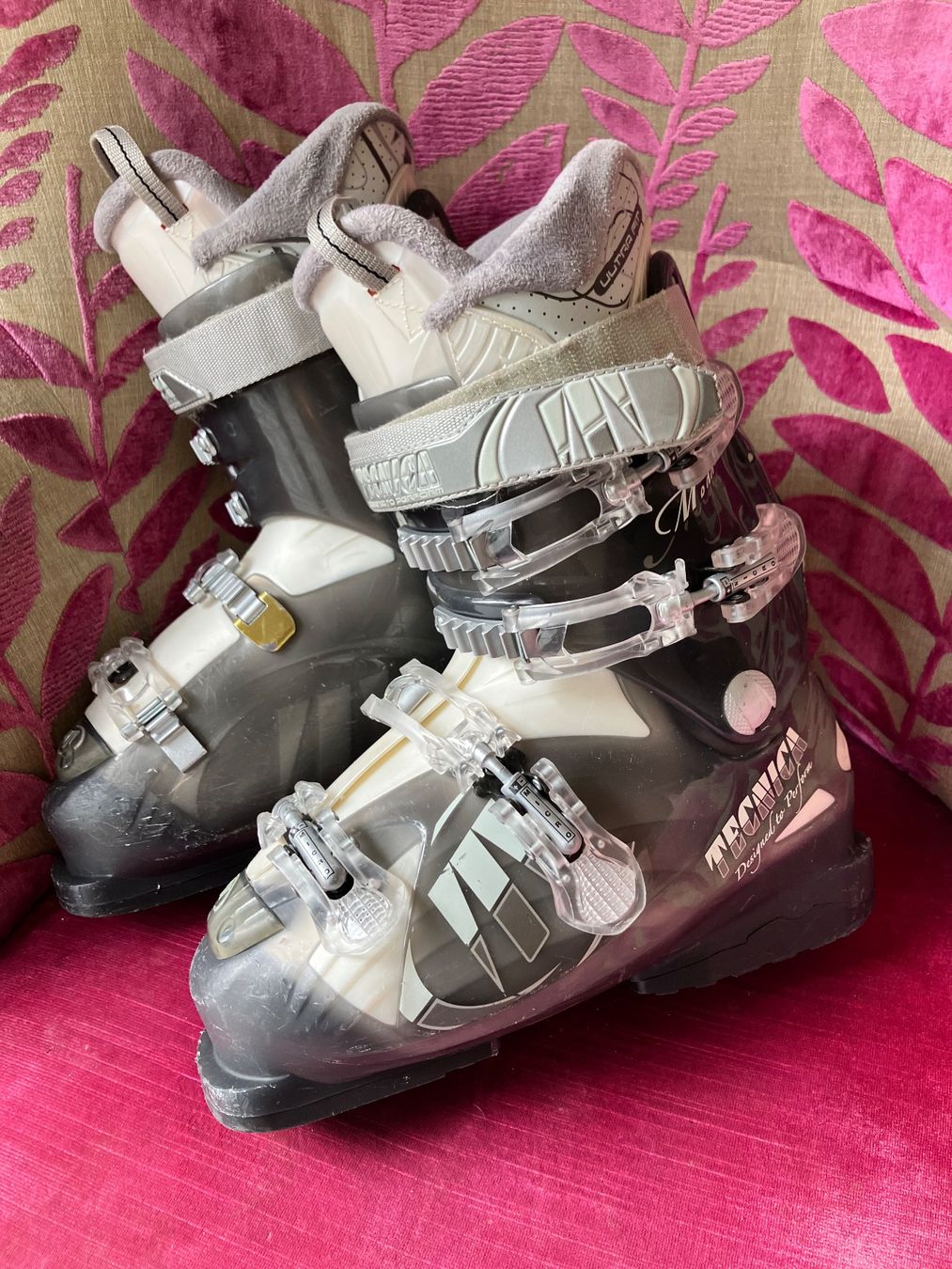 Tecnica Herrenschuhe: Tecnica Mega 6+ Skischuh – Gebraucht aus Binningen von F.M.