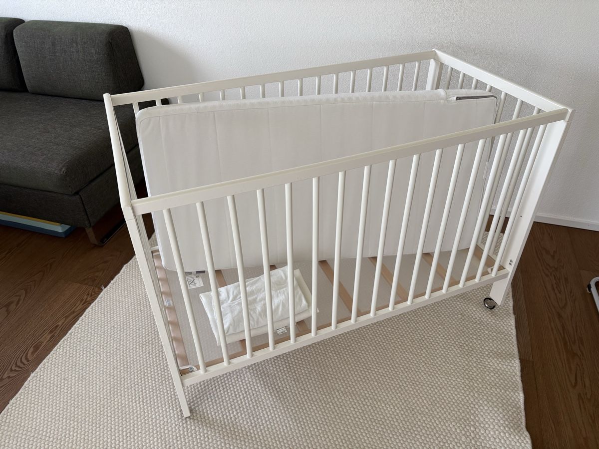 Lits: Babybett / Gitterbett mit Matratze – D'occasion à Oberwil b. Zug par damon78 5