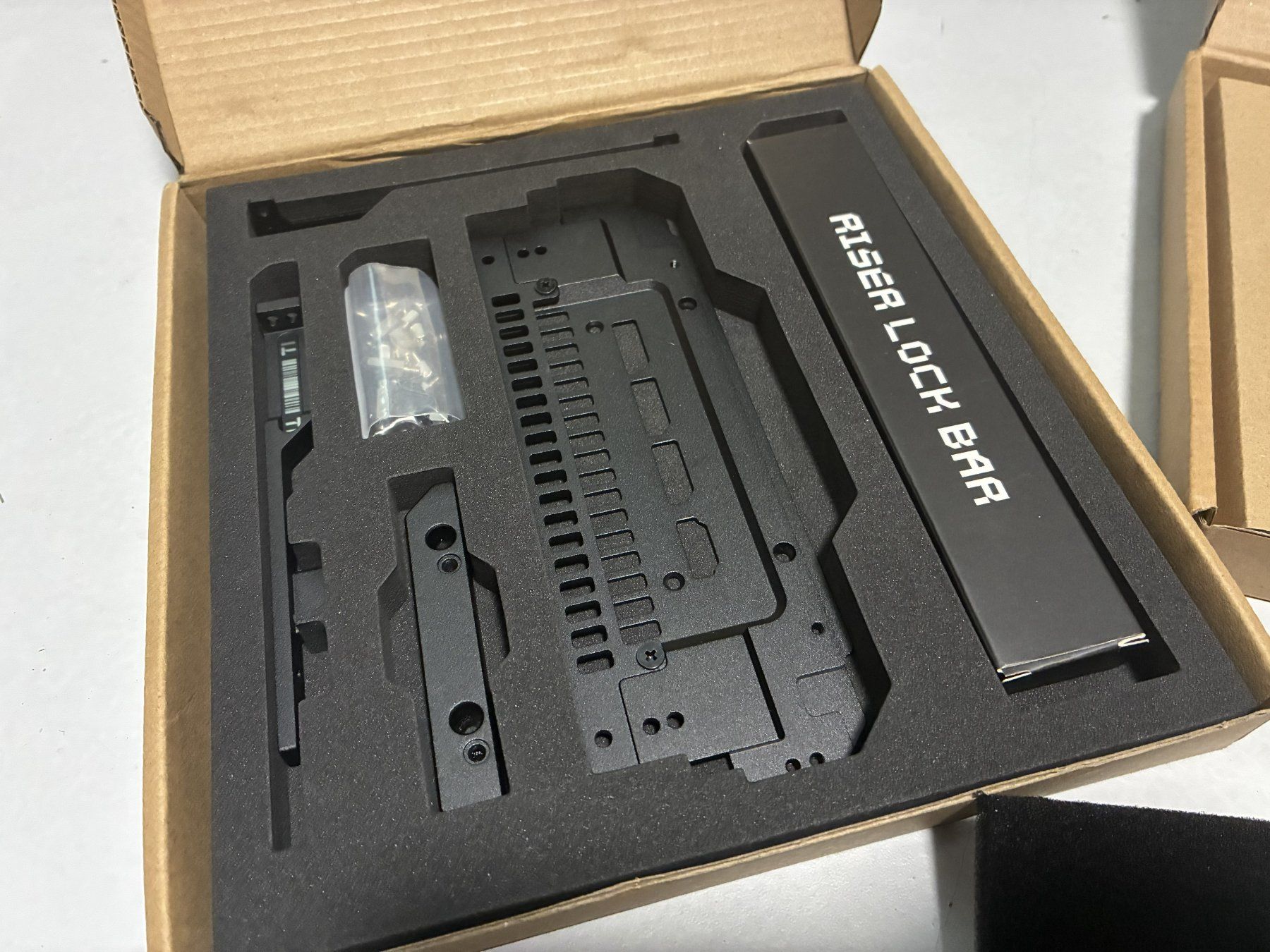 Cartes graphiques: FormD T1 Travel Kit RTX5080/5090 FE + PCIe 5.0 Riser – Neuf avec emballage d'origine à Kloten par Rixy_18 1