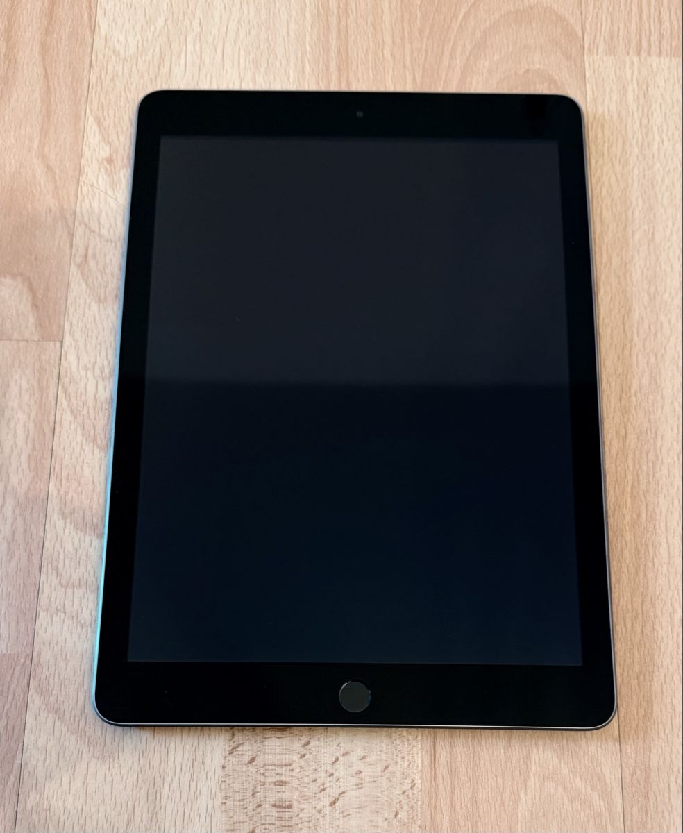 Apple Tablet PC: Ipad 5 128 GB Silber – Usato da Egg b. Zürich venduto da Stence-76 1