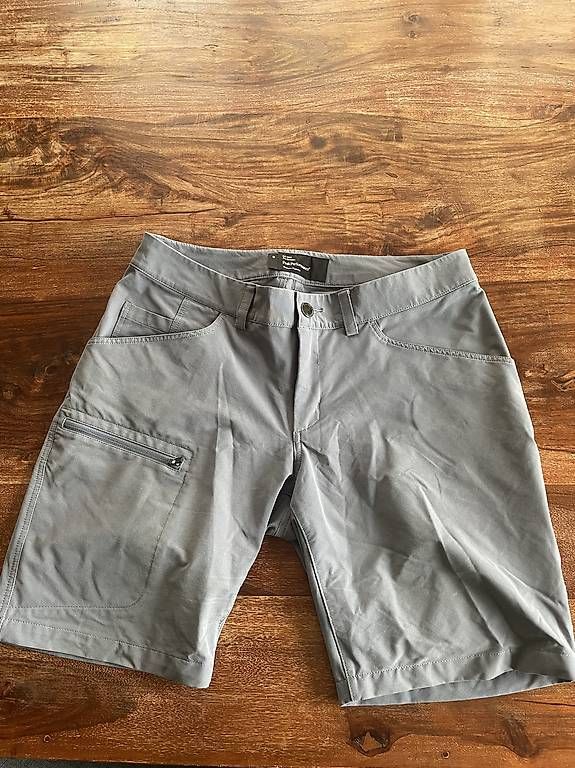 Peak Performance Pantalons: Peak performance Shorts kurze Hosen – D'occasion à Meierskappel par Bonolita
