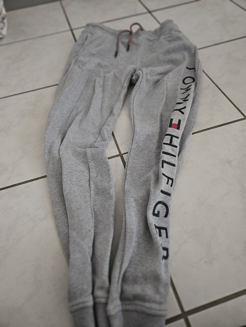 Tommy Hilfiger Pantalons: Tommy Hilfiger Jogginghose – D'occasion à Pfaffnau par sim_6rqw