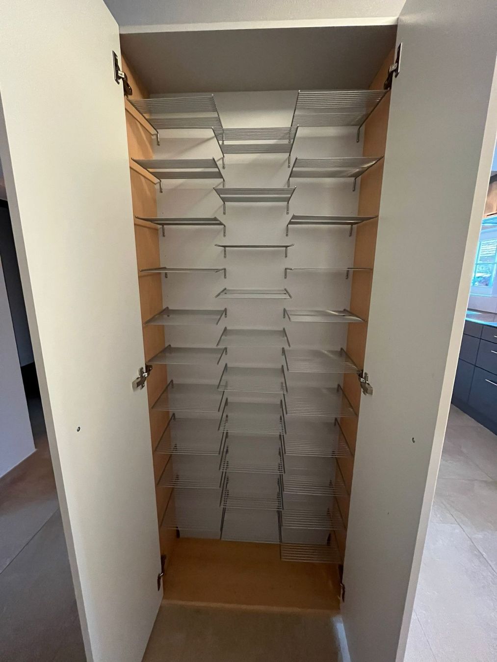 Armadi: Massiver Schuhschrank – Usato da Belp venduto da chr_kqm9 2