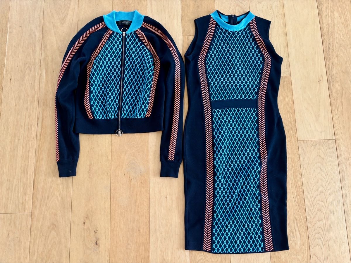 Kostüme: Versace dress and jacket  – Gebraucht aus Zürich von Moremoneymoney