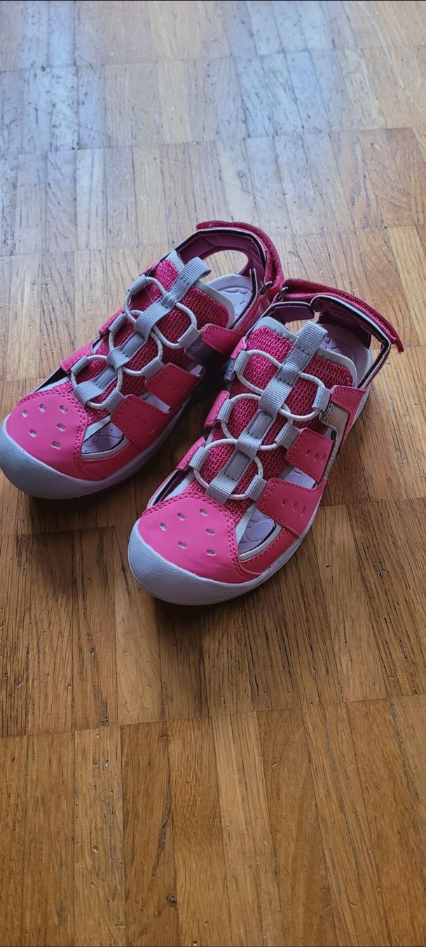 Geox Schuhe für Mädchen: Geox Sandalen neu gr 33 – Neu (gemäss Beschreibung) aus Emmenbrücke von gatasalvache