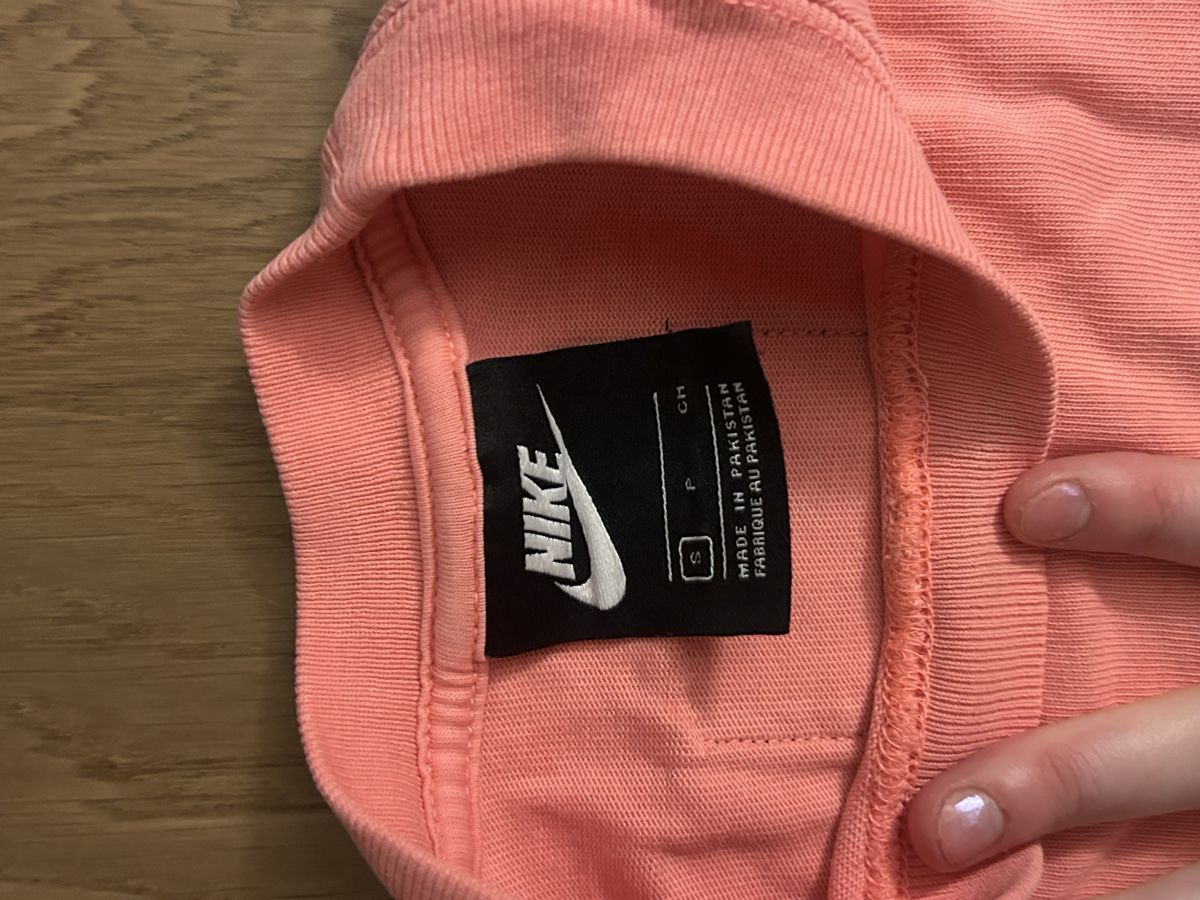 Nike Top: Top Nike – Nuovo (secondo la descrizione) da Schöftland venduto da DesignbyNaja 1