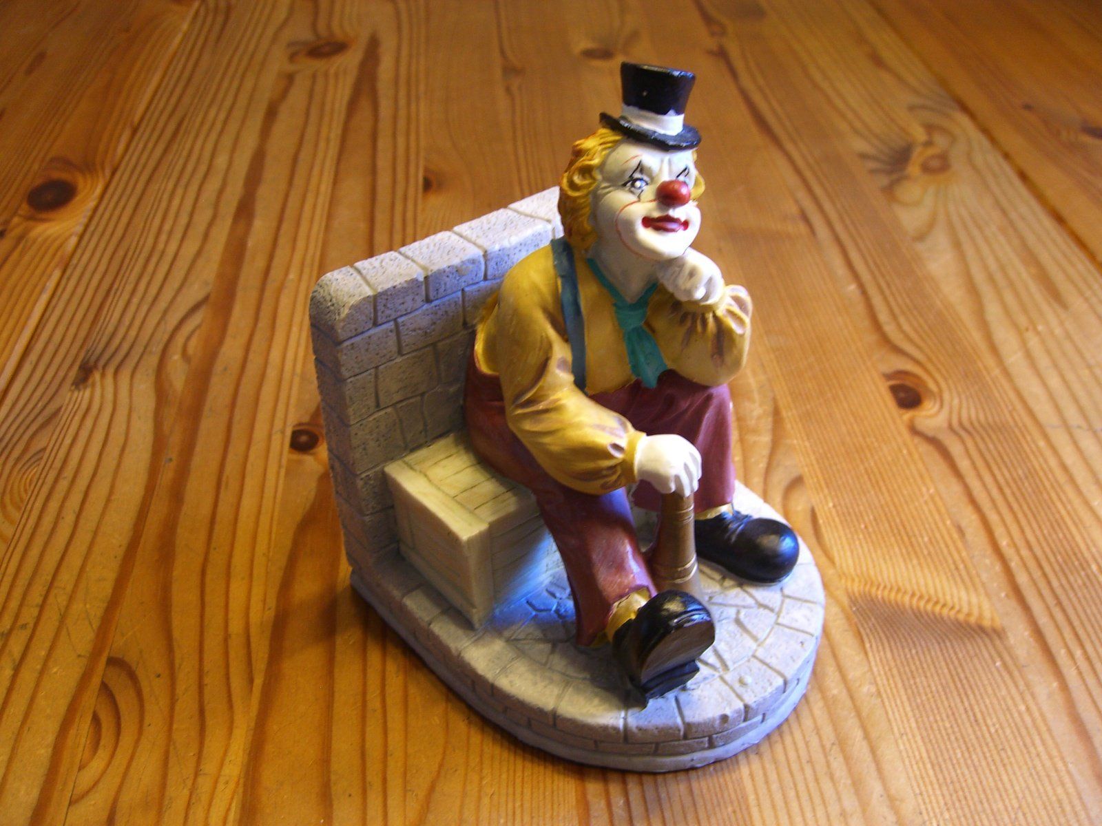 Statuette: Lustiger "Gilde" Clown mit einem Megaphon, Buchstütze, Deko – Usato da Winterthur venduto da Gaia