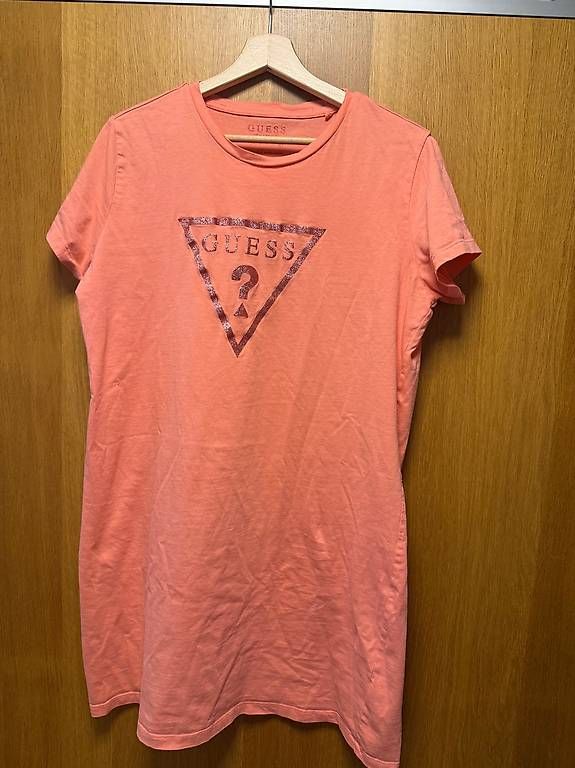 T-Shirts: Guess Shirt XL – Gebraucht aus Widen von Miri-Kiri