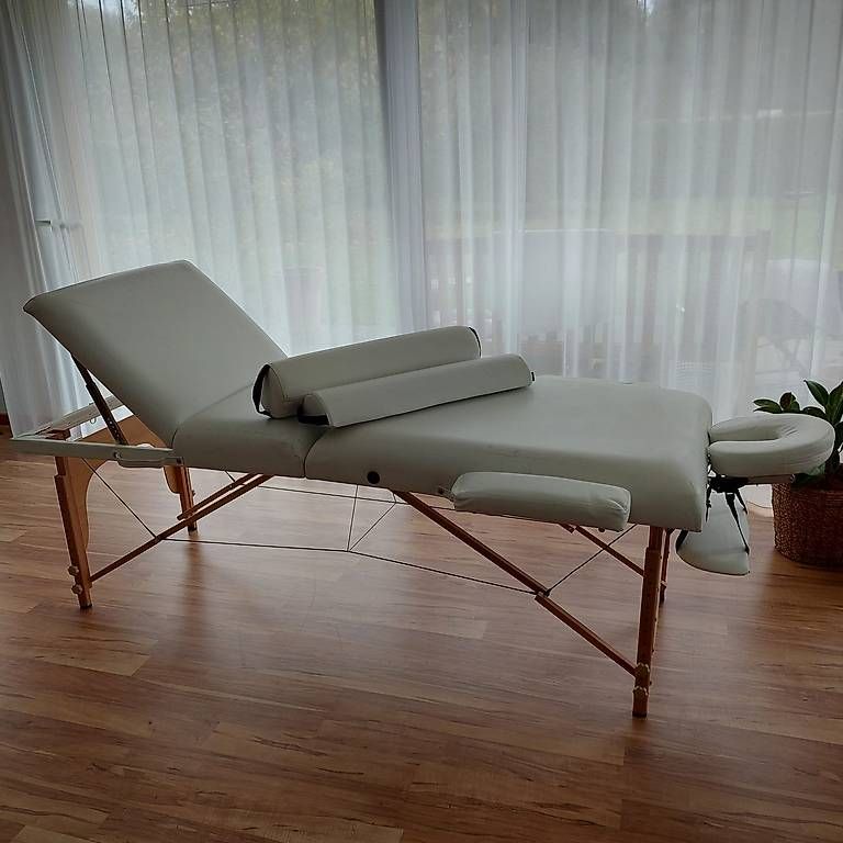 Fauteuils de soin: Tragbare Massageliege weiss – D'occasion à Oberkulm par stellata 1