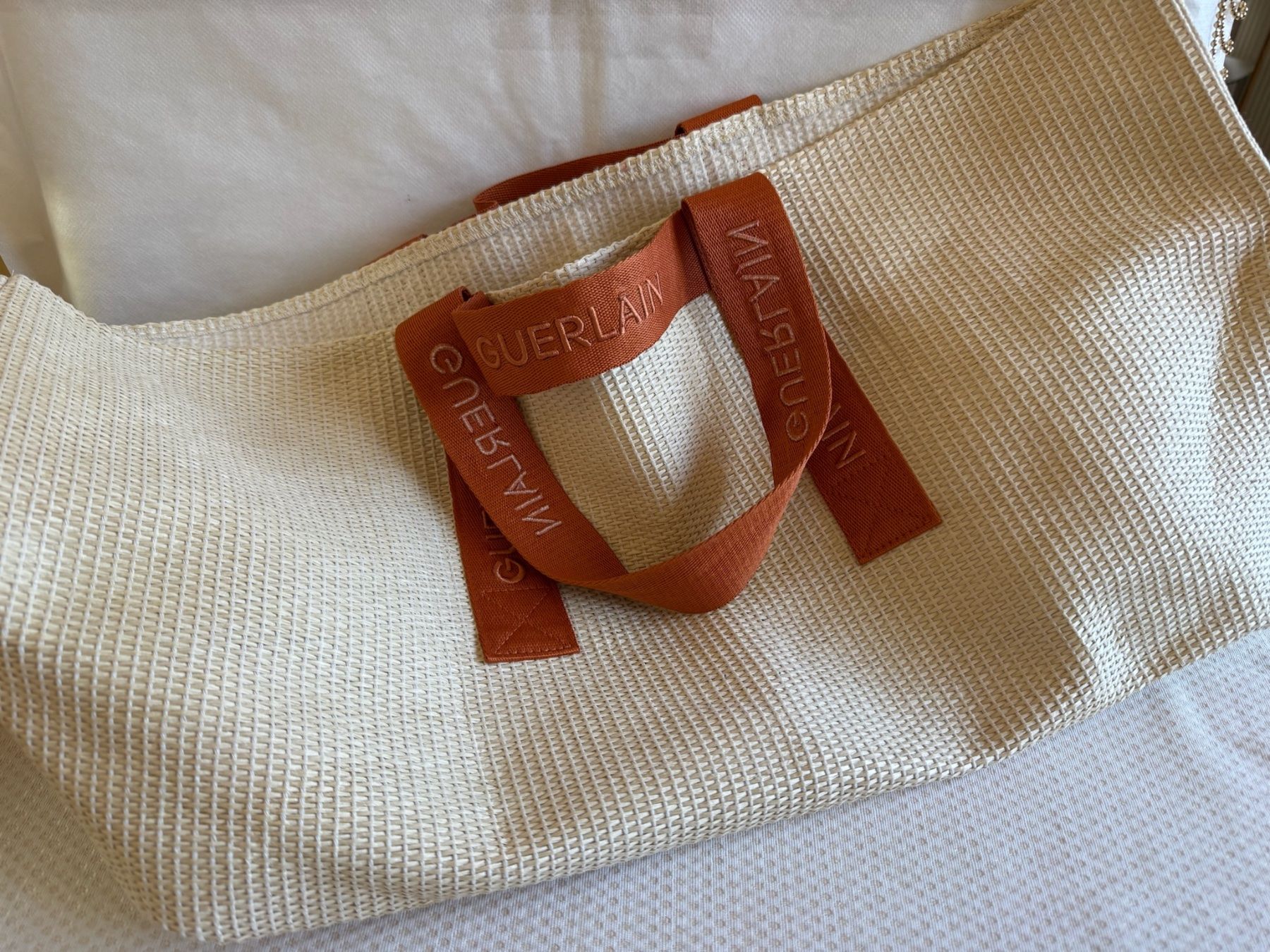 Guerlain Taschen für Damen: Guerlain - Totebag pour la plage – Gebraucht aus Sion von accroshoes