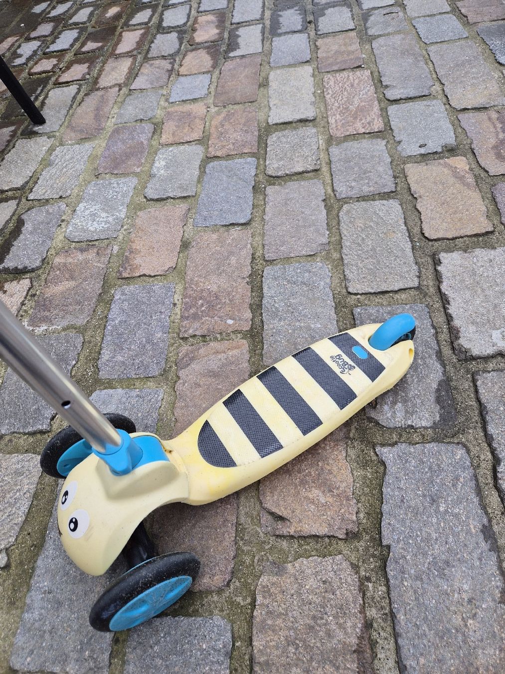 Giocattoli: Kinderroller im Bienendesign  – Usato da Fislisbach venduto da Crisisgusita 2