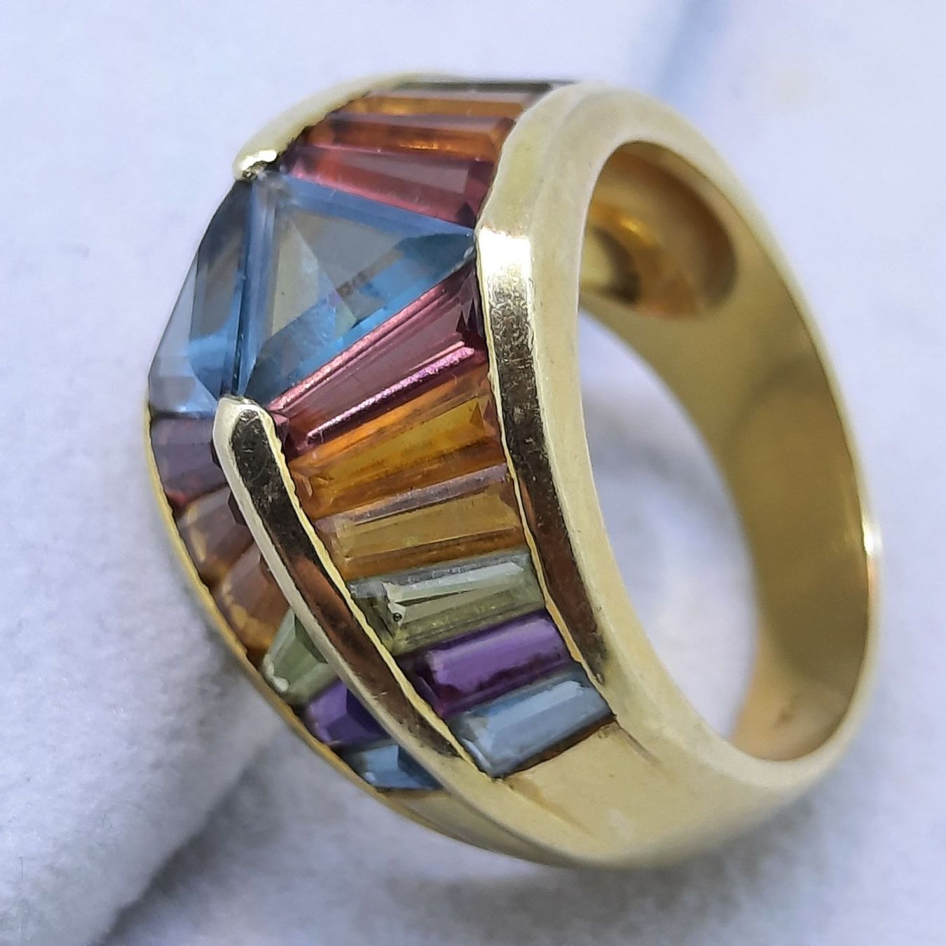 Bagues: Wunderschöner Farbstein Ring mit hochwertigen Edelsteinen – D'occasion à Unterägeri par Altgoldschmuck